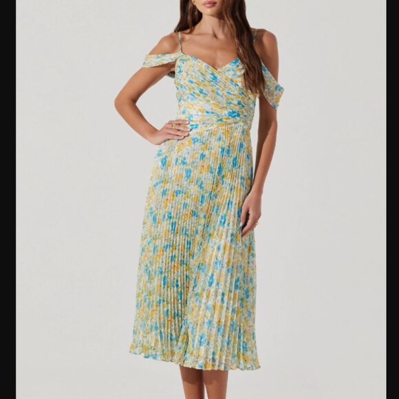 ASTR The Label Pleated Cold Shoulder Midi Dress