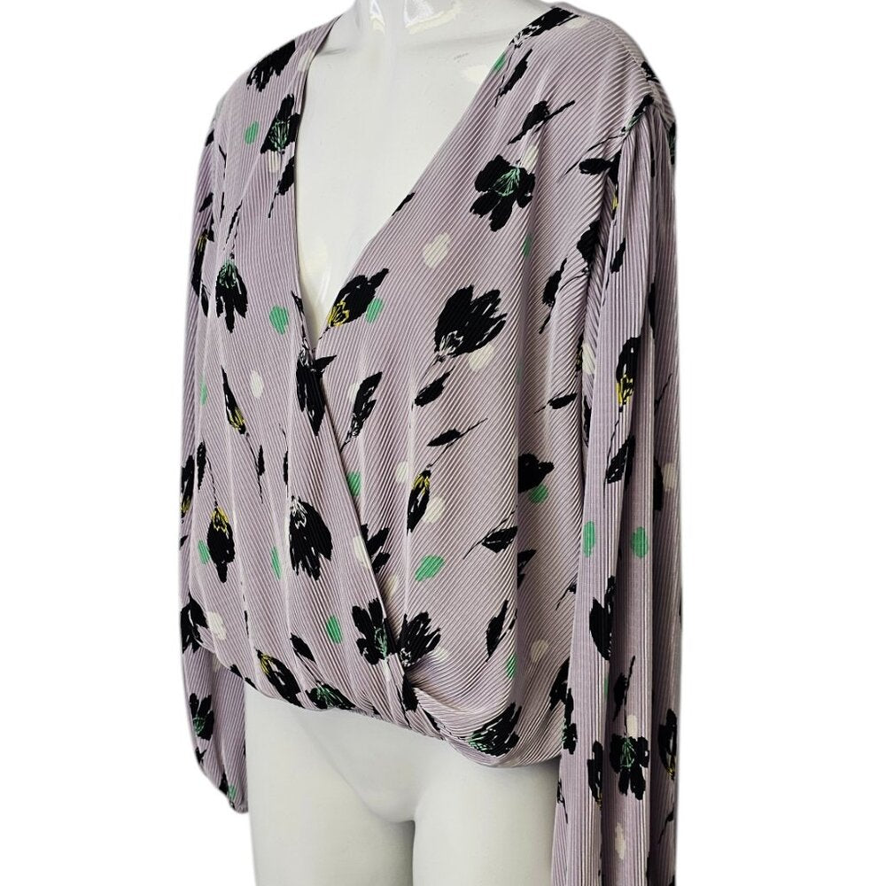 ASTR The Label Pleated Plisse Surplice V-Neck Floral Blouse