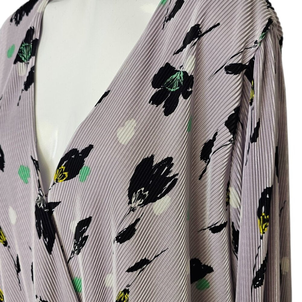ASTR The Label Pleated Plisse Surplice V-Neck Floral Blouse