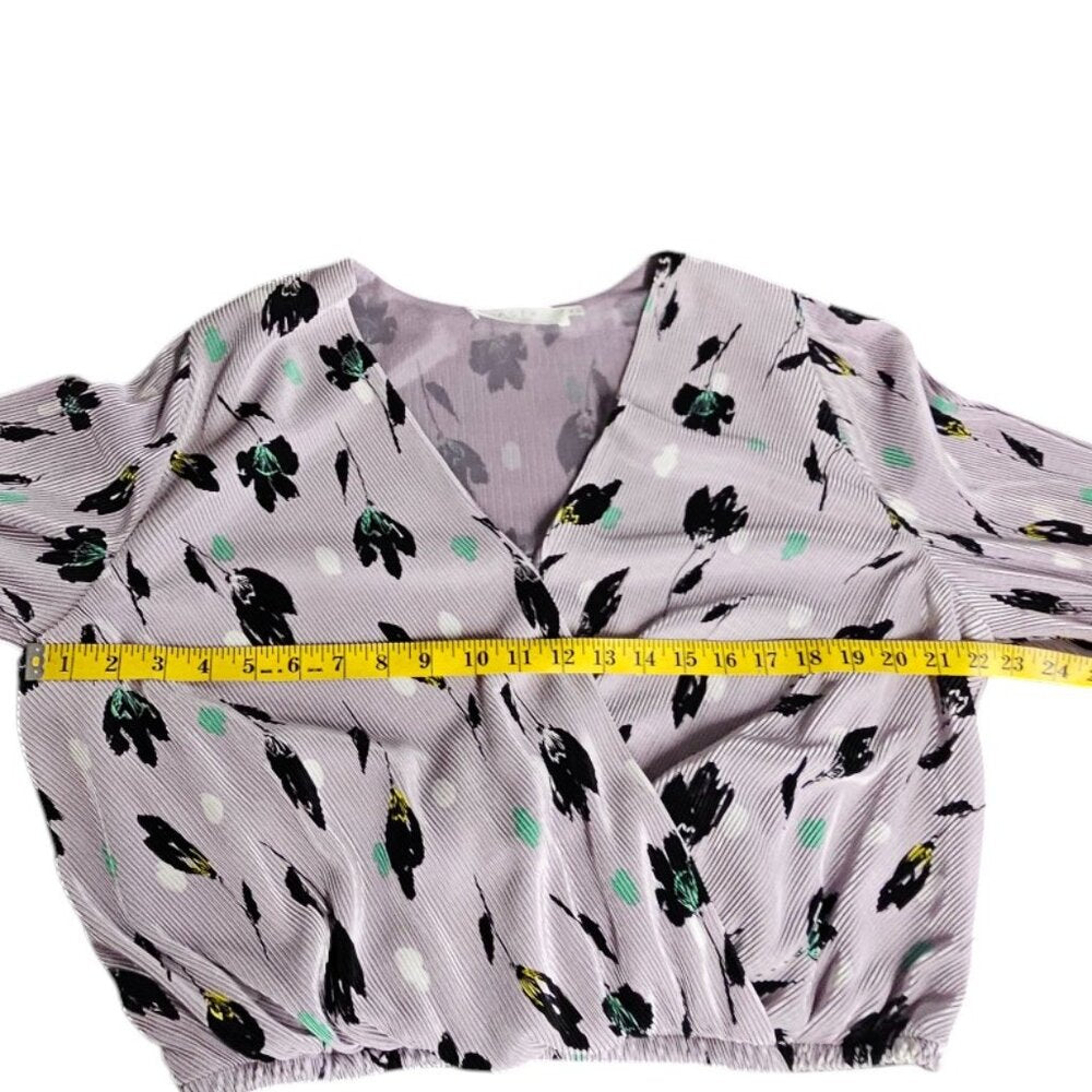 ASTR The Label Pleated Plisse Surplice V-Neck Floral Blouse