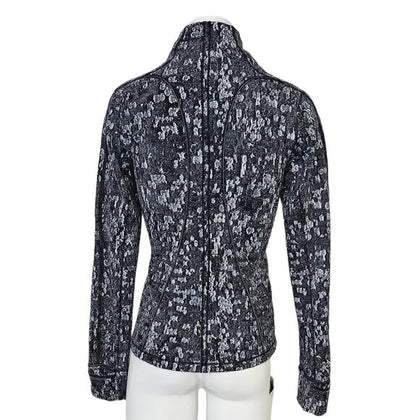 Lululemon Run Briskly  1/2 Zip