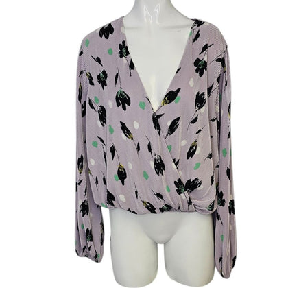 ASTR The Label Pleated Plisse Surplice V-Neck Floral Blouse